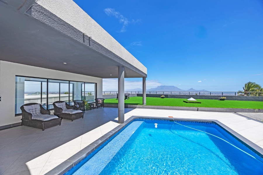 8 Bedroom Property for Sale in Plattekloof Western Cape